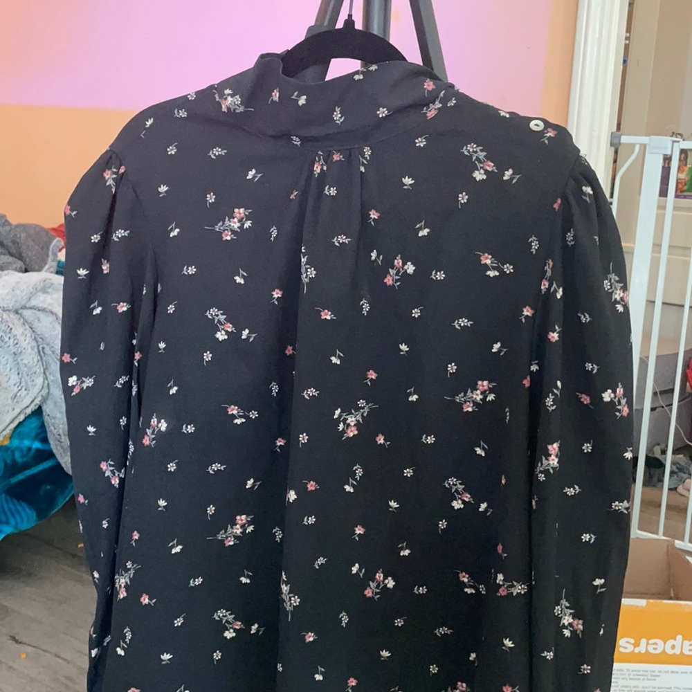 Black floral blouse XL